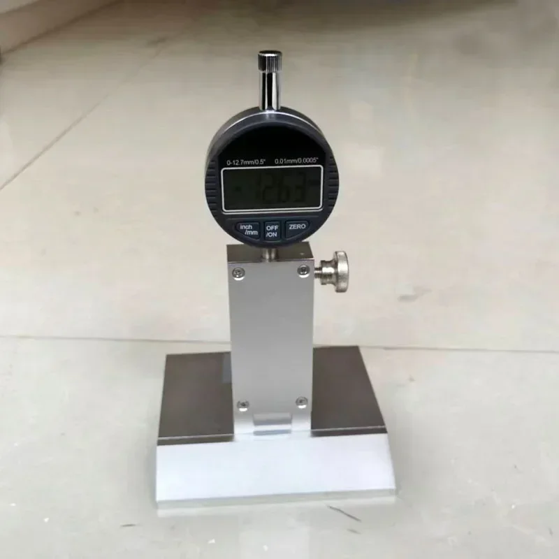 Фото Измеритель толщины дорожной разметки STT-950: Цифровой высокоточный прибор для измерения толщины покрытия дорог №2