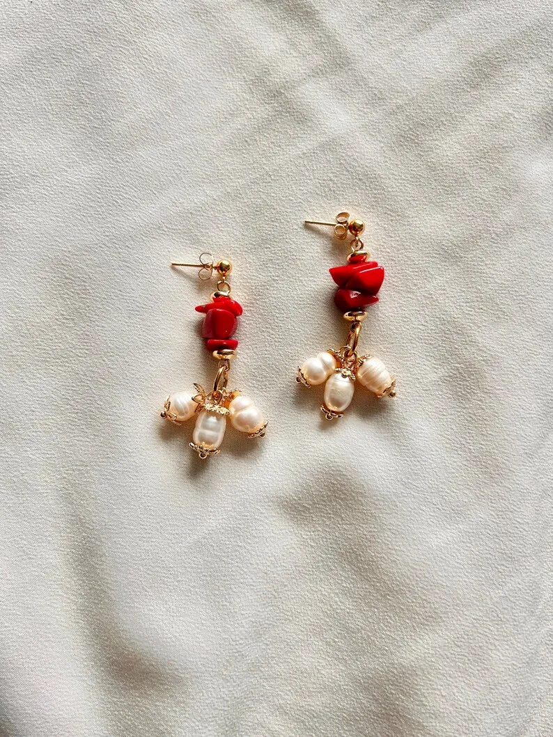 Серьги с красным коралловым жемчугом
