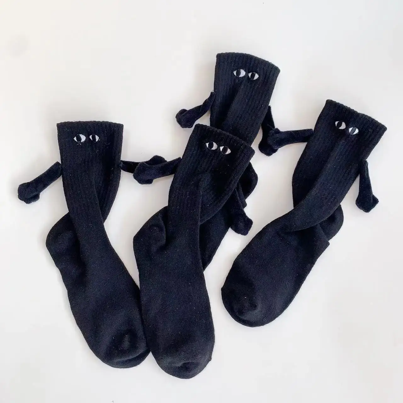 2 pairs Club Celebrity Ins Fashion Funny Creative Magnetic Attraction Hands Black White Cartoon Eyes Couples Sox Socks