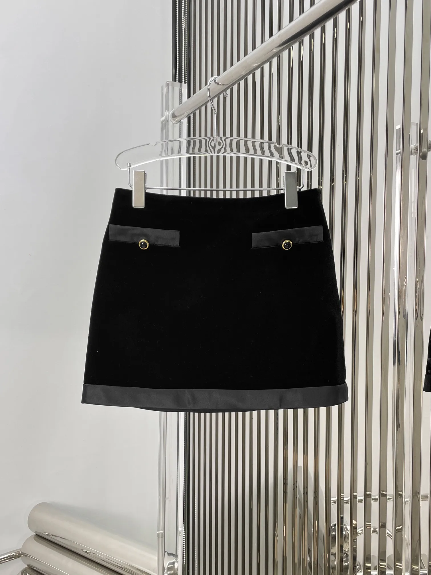 

2023 spring and summer women's clothing fashion new Velvet Skirt