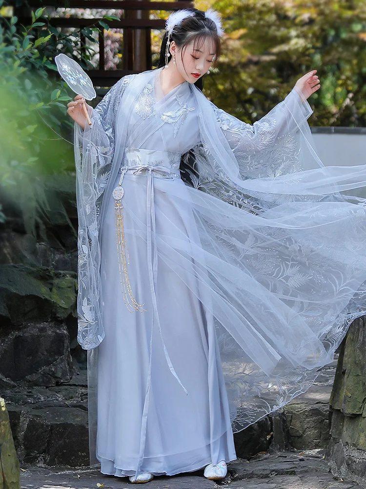 Рисунок 2 - Традиционное винтажное сказочное платье Hanfu