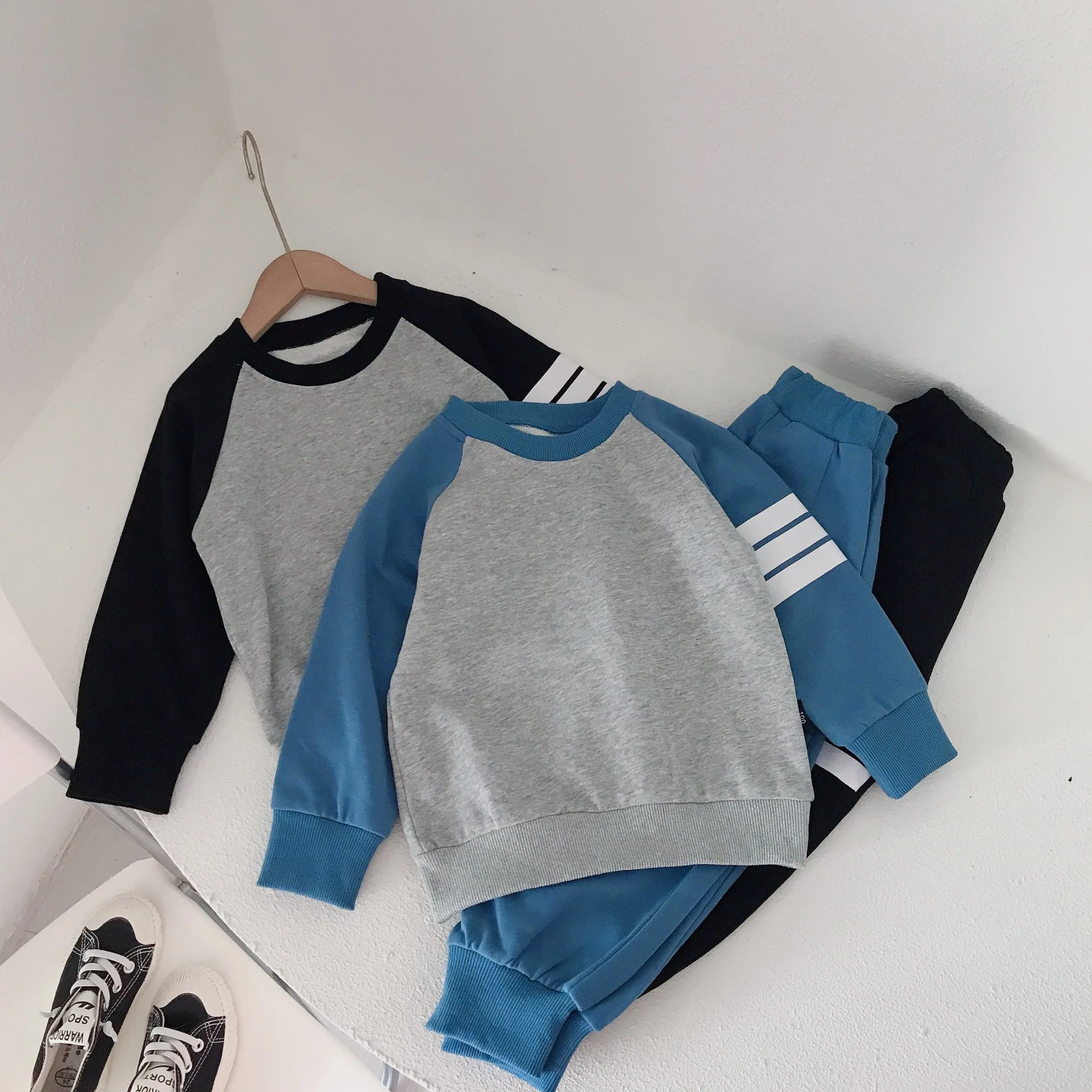 

LZH наряды для мальчиков 2022 весна осень детская одежда для мальчиков полосатый свитер Костюмы модная детская спортивная одежда комплект из д...