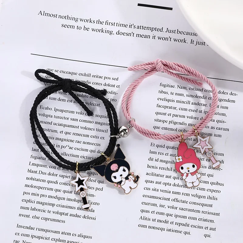 Фото Магнитный браслет Sanrio, головной убор с хвостиком, мультяшный Куроме Мелодия, маленькая резинка, браслет для пары, подарок для девочек, 1 пара №2