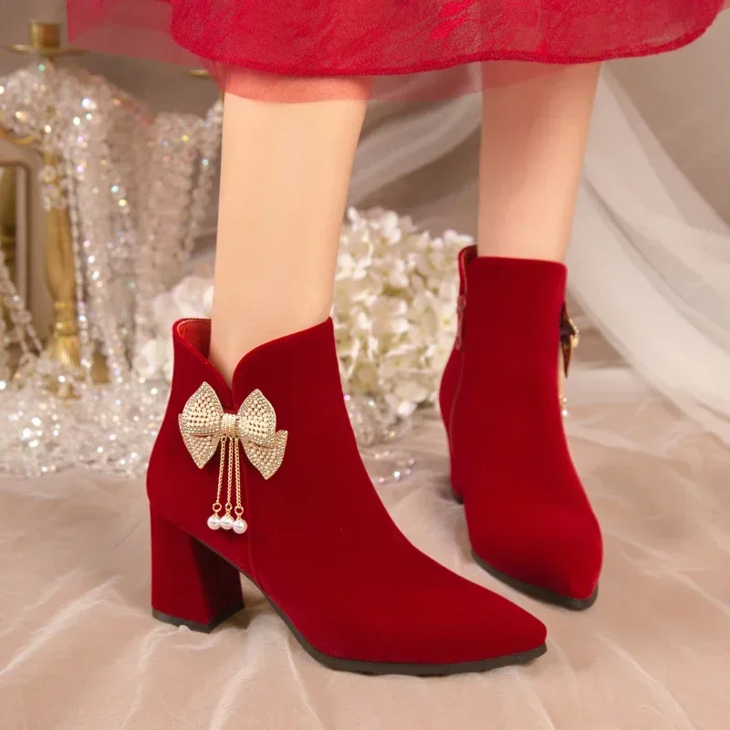 

Женские ботильоны с острым носком, красные однотонные свадебные ботинки из флока на высоком каблуке, на молнии, осень 2024
