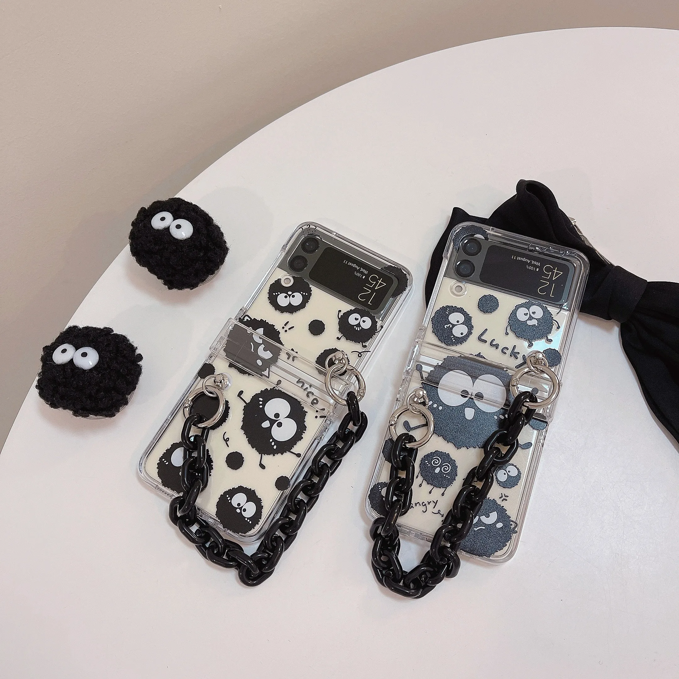 

Cute Lucky Black Briquettes 3D Doll Hand Chain Phone Case For Samsung Galaxy Z Flip 3 4 5G ZFlip3 ZFlip4 Flip3 Flip4 Cover