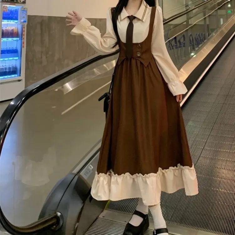 Женское платье из двух частей облегающее и приталенное