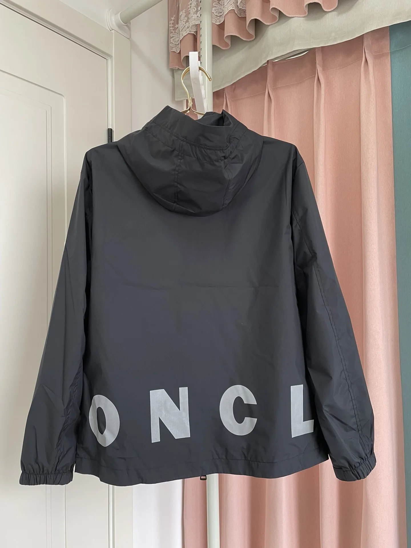 

2022 spring and summer men's jacket letter print sun protection clothing long sleeves hooded leisure coat 1:1