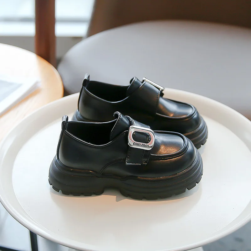 Детские кожаные туфли для девочек модные повседневные с металлической пряжкой