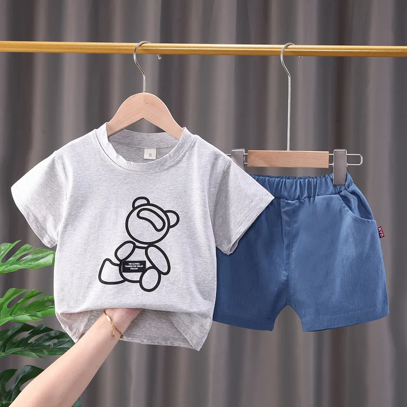 

Летний комплект одежды для маленьких мальчиков 0-5 лет, топы с коротким рукавом и мультяшным медведем, 2 шт./компл. + шорты, детская повседневна...