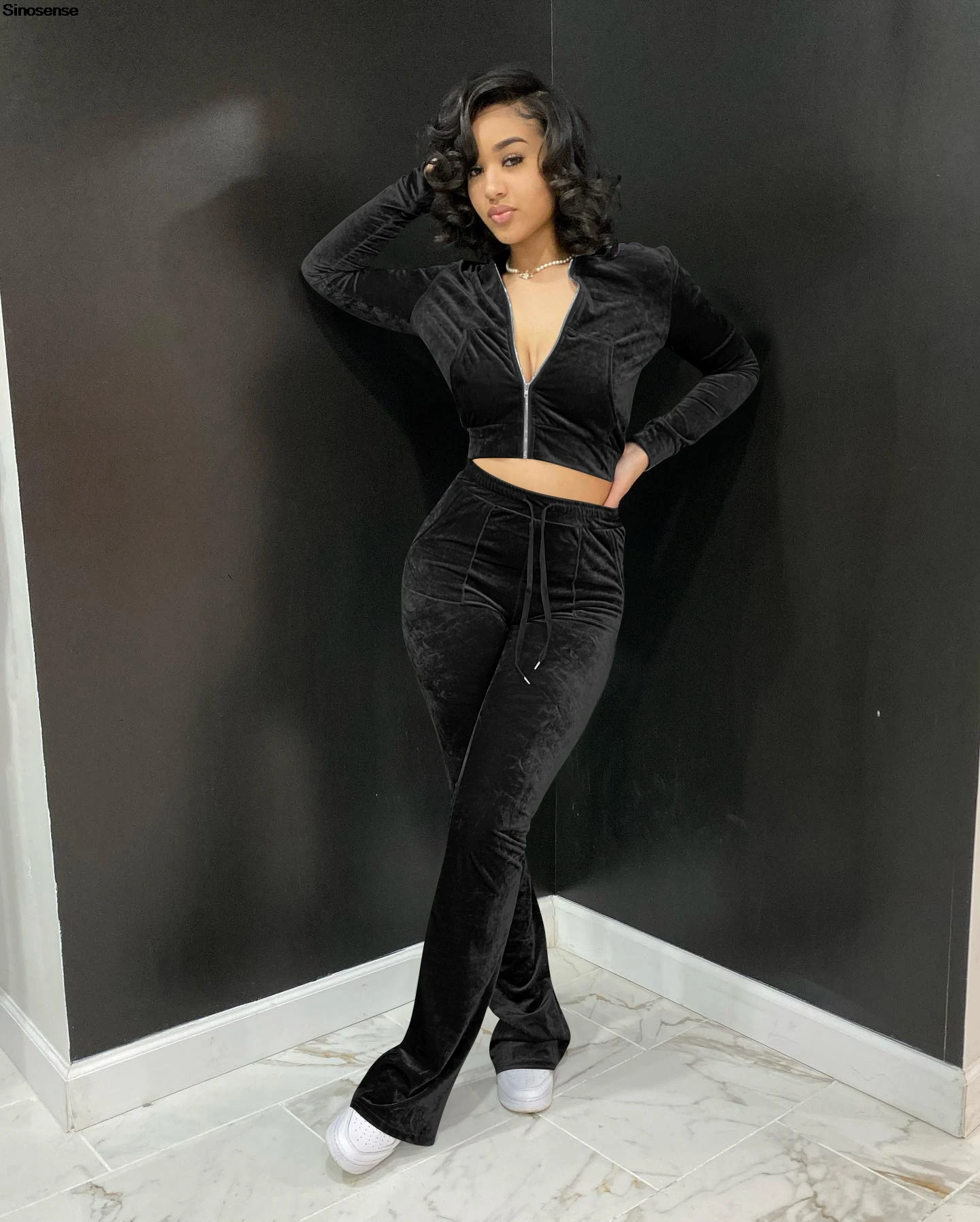 Женский спортивный костюм из двух предметов