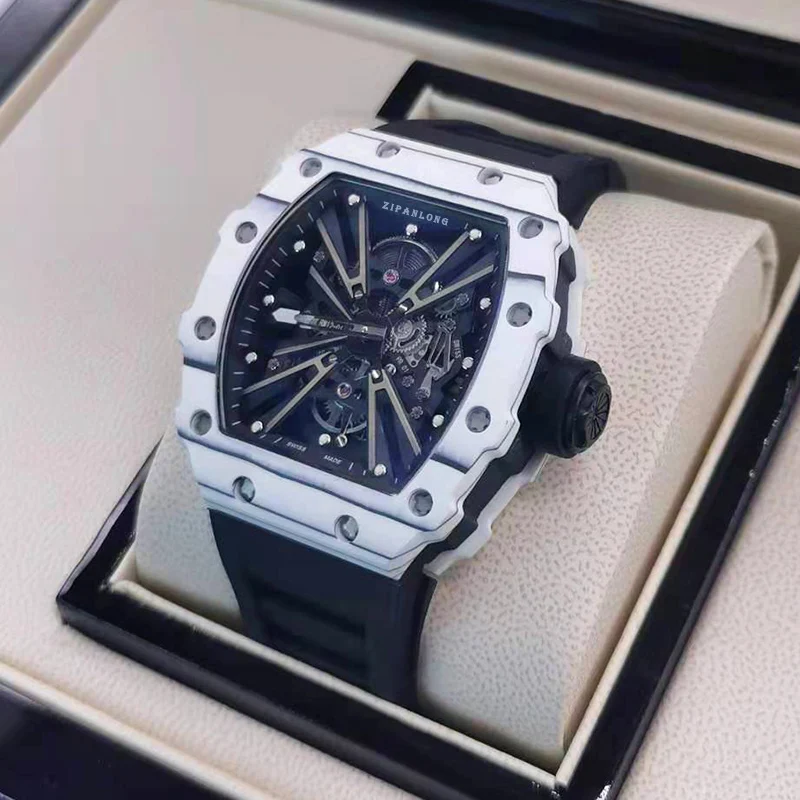 Рисунок 2 - Мужские наручные часы с квадратным большим циферблатом