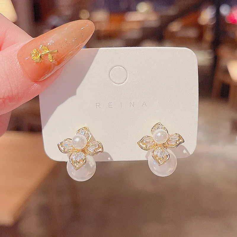 

Wholesale Sterling Silvers Post Flower Zircon Earrings Female Stud Pearl Dropshipping Jewelry Gift