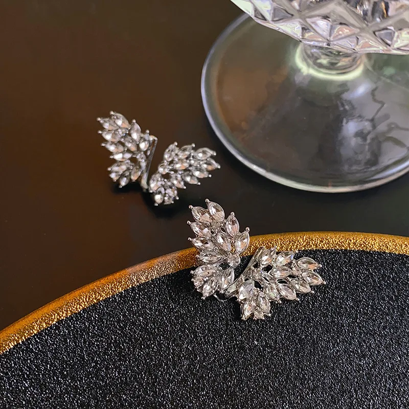

Изысканные циркониевые серьги-бабочки для женщин, модные серебряные серьги-гвоздики, Роскошные Блестящие Свадебные украшения, подарок на день рождения