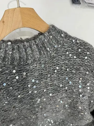 Женский изысканный свитер из мохера