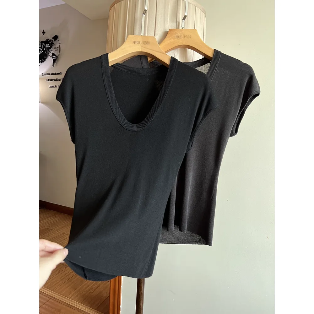 

Black Sleeveless V-neck Ice Silk Knit T-shirt Top Sexy Sensual Feminine Slim Thin Ladies T-shirt Trend Office Ladies Clothing