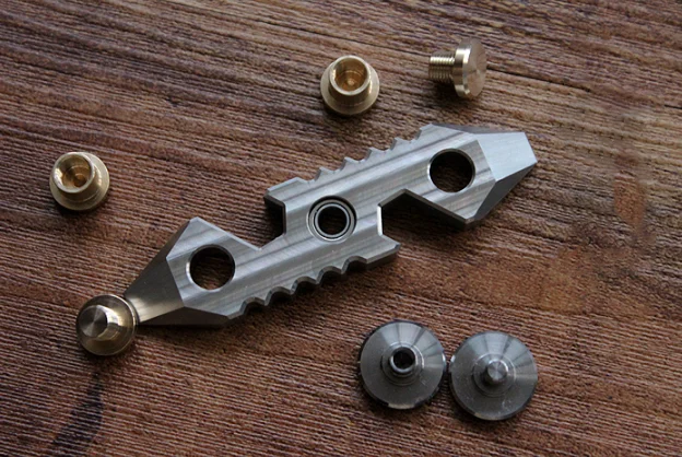 

Titanium+Brass Hand Twisting Spinning Top Spinner Gyro Toy Kids Outdoor Tool Bottle Opener Crowbar