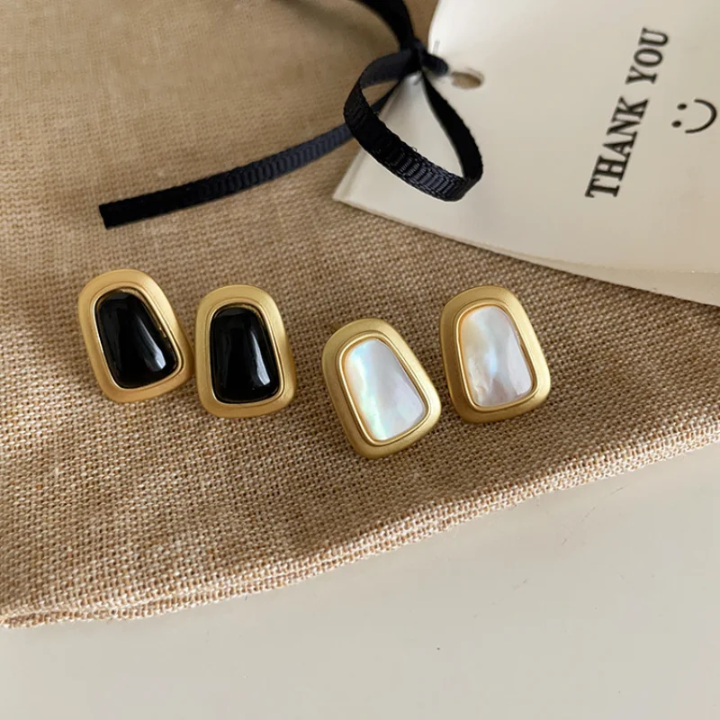 

New Korean Fashion Geometric Matte Metal Shell Stud Earrings for Women Vintage Personality Temperament Wedding Bride Jewelry