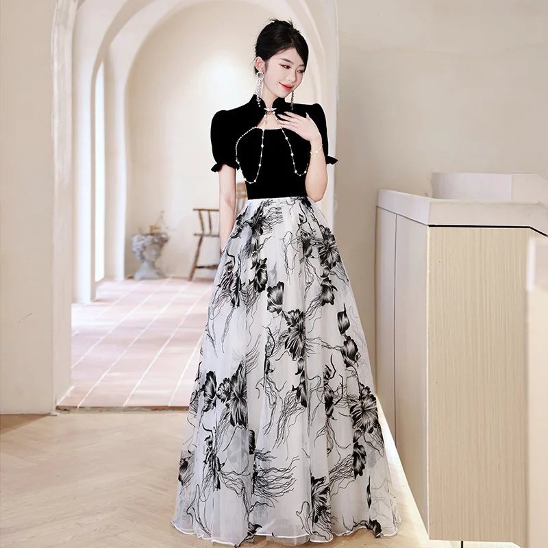 Женское черное длинное бальное платье трапециевидной формы с цветочным принтом