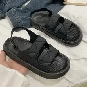 Женские однотонные сандалии на плоской подошве