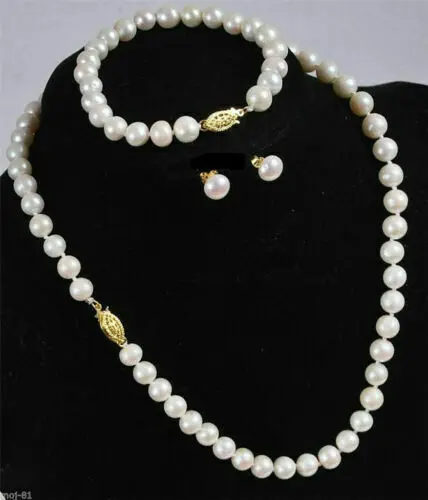 

BEAUTIFUL 18 INCH ROUND 8-9MM AKOYA WHITE PEARL NECKLACE 14k Yellow Gold CLASP