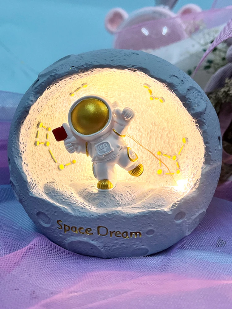 

Astronaut Night Light Star Light Desktop Decoration Astronaut Night Light Cute Hand-made Creative Student Graduation Season Gift