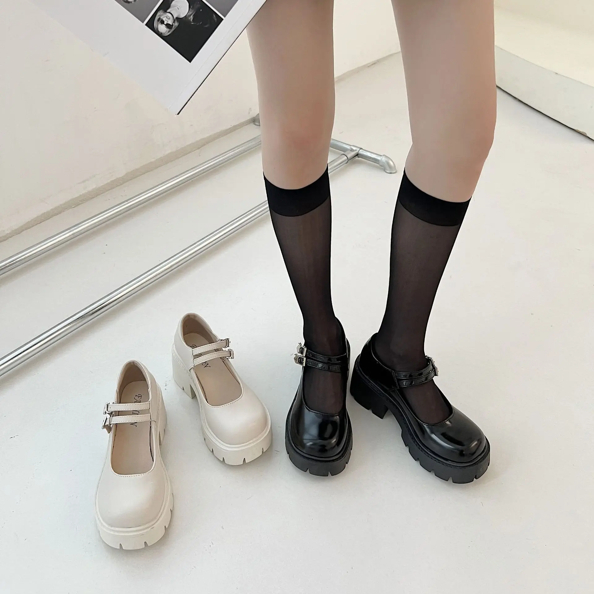 

Black retro leather shoes women's 2022 summer new fashion big head thick bottom jk thick heel simple Mary Jane shoes