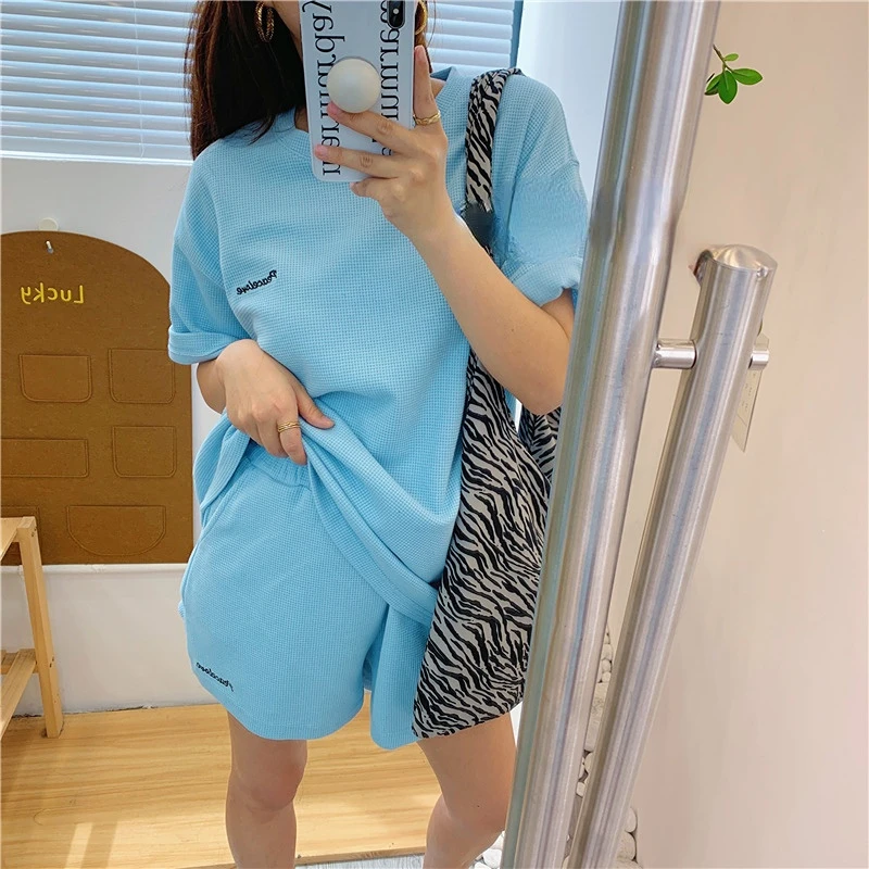 

Модный повседневный спортивный костюм вафельной расцветки, женский летний свитер с коротким рукавом + свободные широкие шорты и брюки, комп...