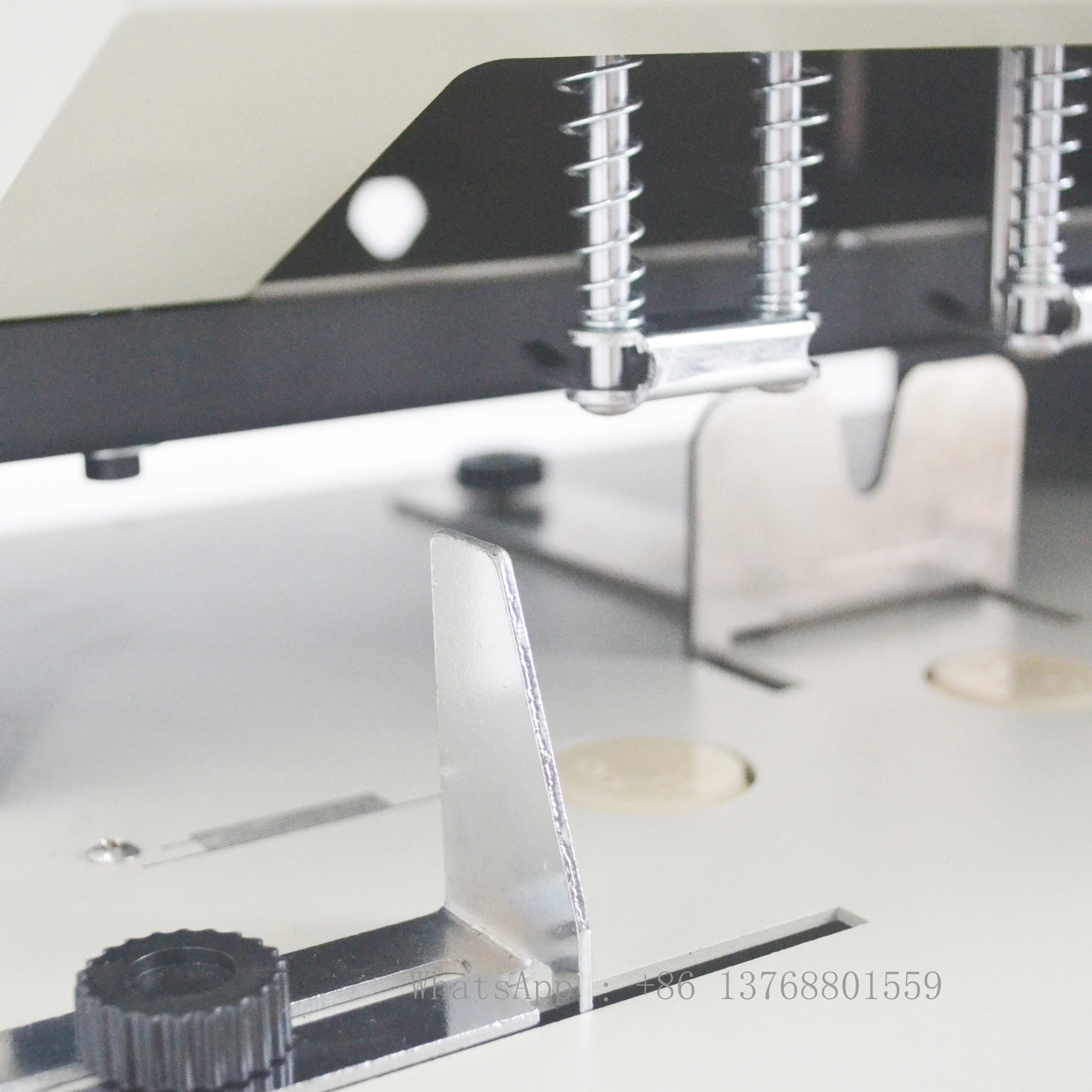 Uving DK8083 Электрическая настольная машина для штамповки бумаги с тремя отверстиями