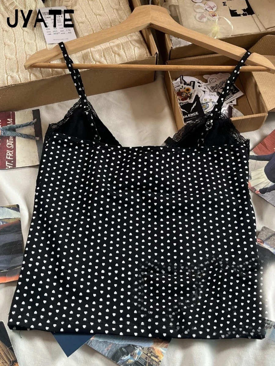 Женская хлопковая майка с кружевной отделкой и V-образным вырезом