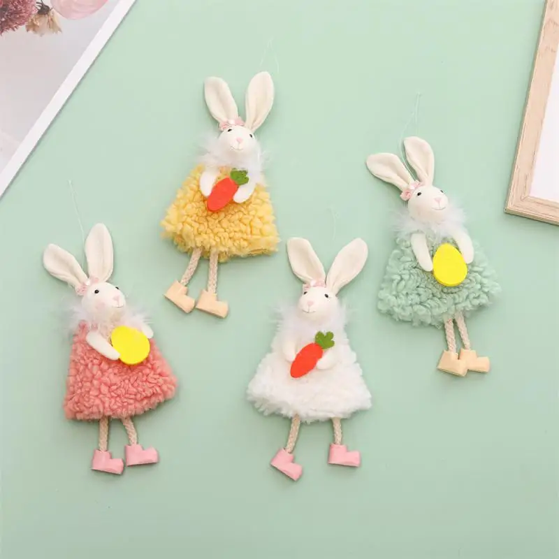 

Декоративная подвеска в виде кролика и моркови