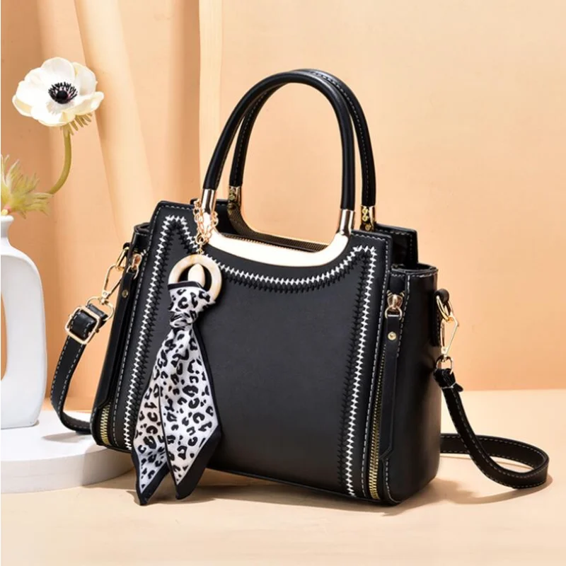 

New Fashion High Quality Women's Bag Versatile Women's Handbag Silk Scarf Pendant Messenger Bag Shoulder Bags Small Square Bags