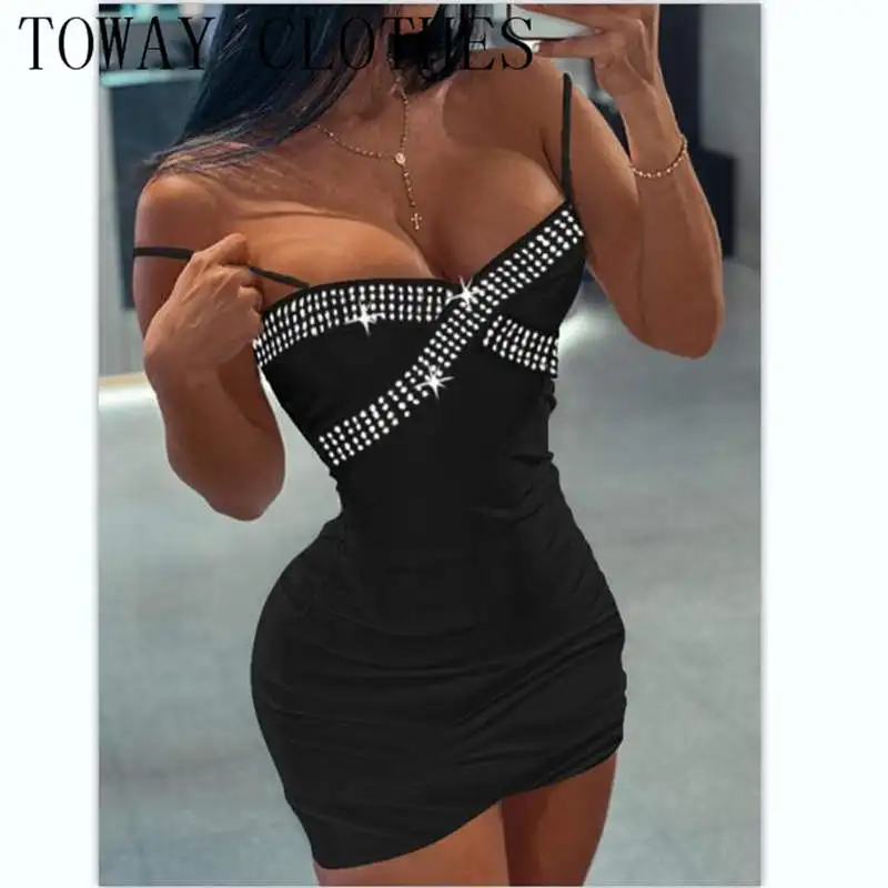 

Платье женское летнее облегающее на тонких бретельках