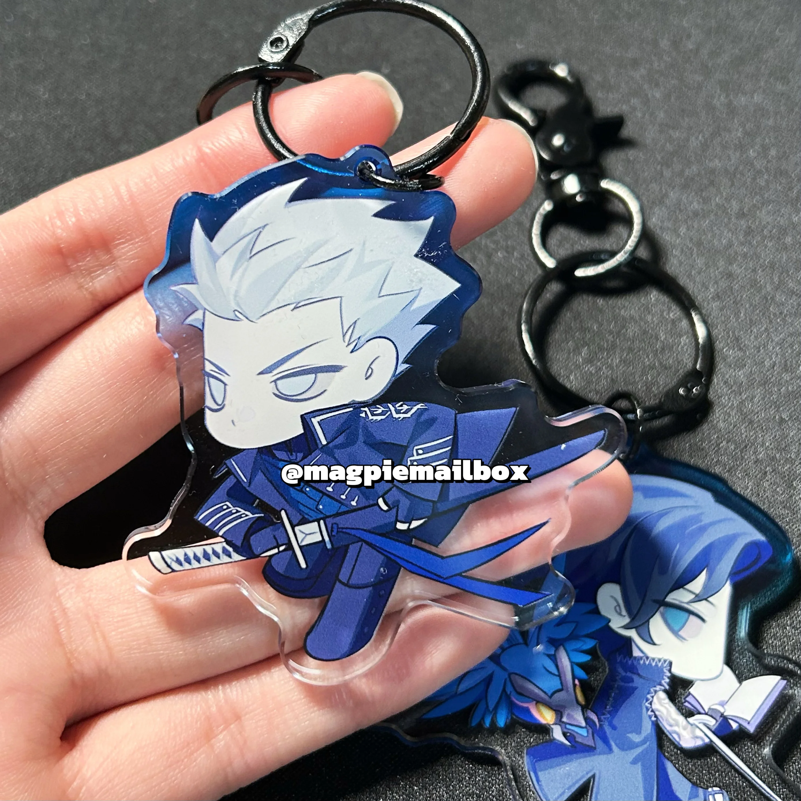 Фото Брелок для ключей в стиле аниме Devil May Cry, женский брелок для ключей Vergil для мужчин, акриловый автомобильный брелок для ключей, подвеска для вечеринки, подарок для девочек и друзей №1