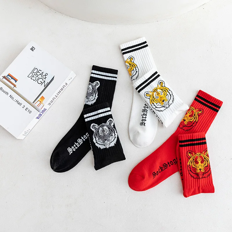 

SS22 New Year Spring Summer Tiger Year Limited Birthday Red Tiger Fringe Socks for Men and Women In Sports Women Socks Popsocket