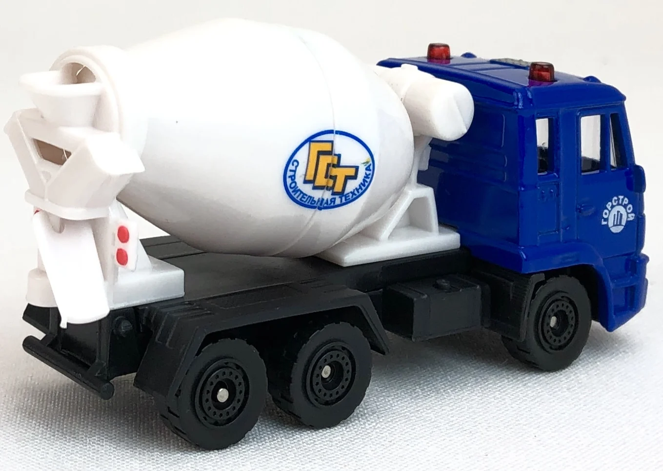Металлическая модель машины Бетономешалка 1:64 бочка вращается Fast Wheels