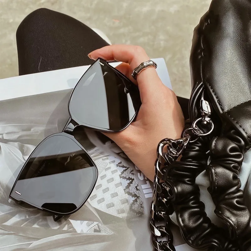 

Солнцезащитные очки квадратной формы UV400 для мужчин и женщин, роскошные модные брендовые дизайнерские железные солнечные очки в стиле ретр...