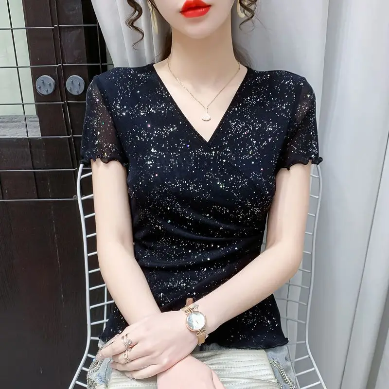 Женская футболка с коротким рукавом и V-образным вырезом