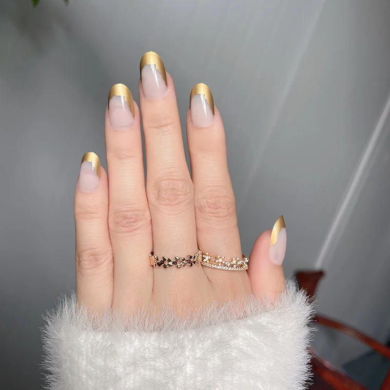 

Short round head irregular Phnom Penh French Nail personalized nail enhancement wearing finished fake nail patch