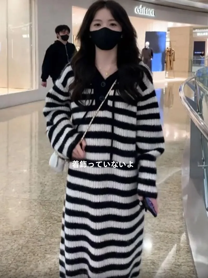 Трикотажное платье с капюшоном контрастного цвета в полоску. Женское новое