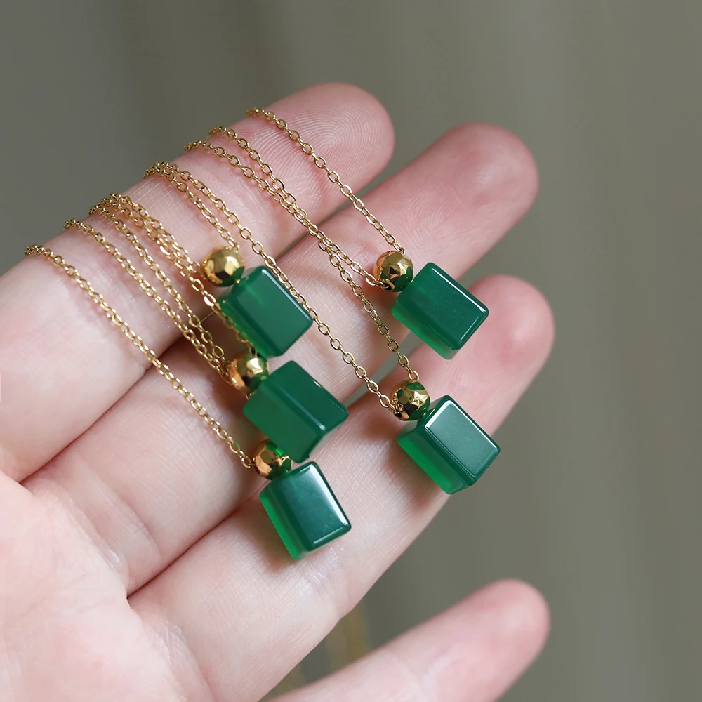 

Fashion Retro Green Stone Perfume Bottle Pendant Necklace 18K Gold Plated Stainless Steel Chain Necklace for Women Jewelry Gift