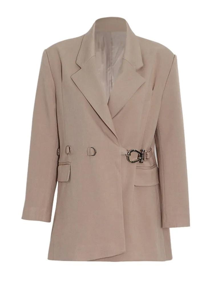 Рисунок 5 - Женский блейзер с отложным воротником KBQ