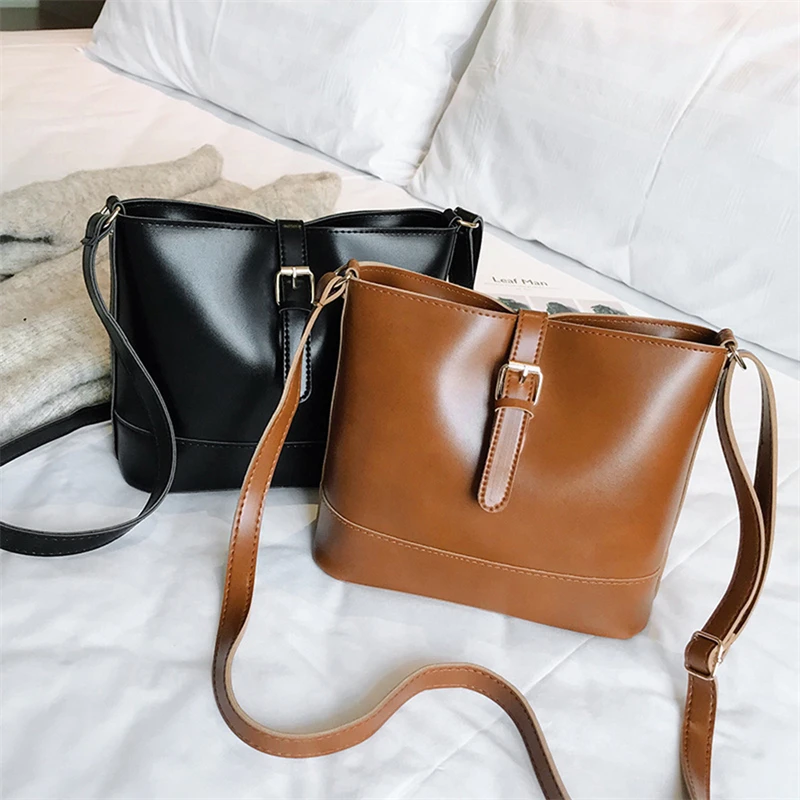 

Fashion Luxury Women Messenger Bag Large Capacity Simple Office Lady Bag Women's Oil Wax Leather Handbags Bucket bag 2022 New