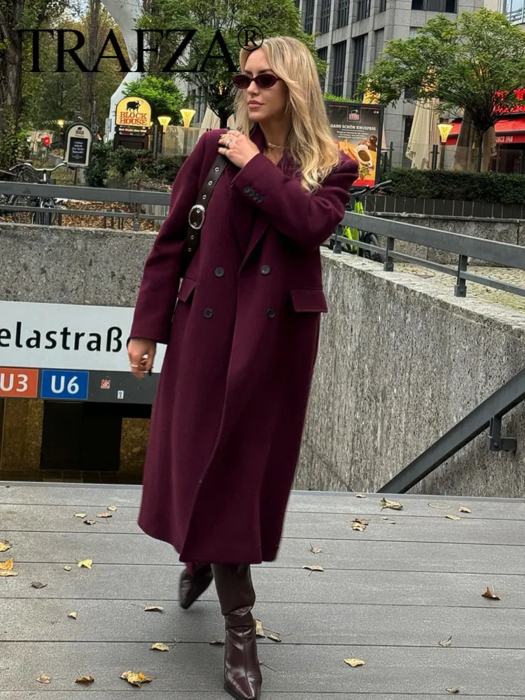 Женская двубортная ветровка с длинными рукавами и лацканами