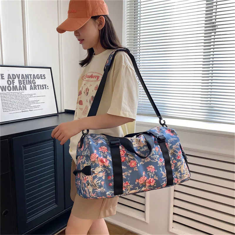 

New Floral Stripe Large Capacity Travel Bag Independent Shoe Warehouse Yoga Training Bag Dry Wet Separation Crossbody Women Bag