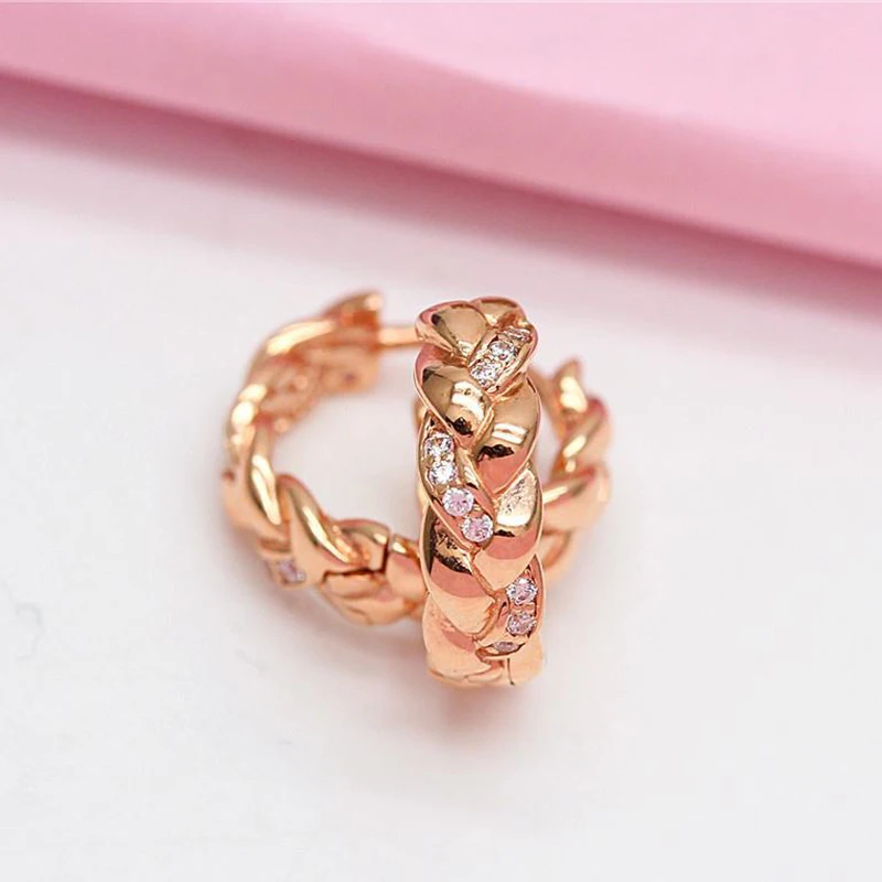 

Женские серьги-цепочки из розового золота 585 пробы с инкрустацией из кристаллов