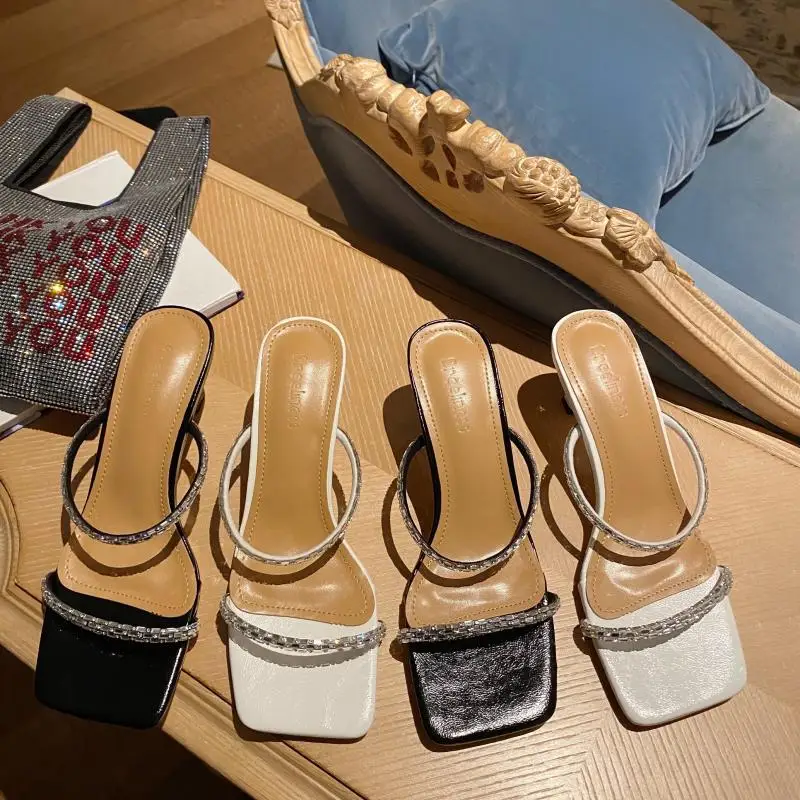 

Шлепанцы женские на низком каблуке, люксовые мягкие тапки из искусственной кожи, повседневная обувь, резина, в римском стиле, для отдыха, лет...