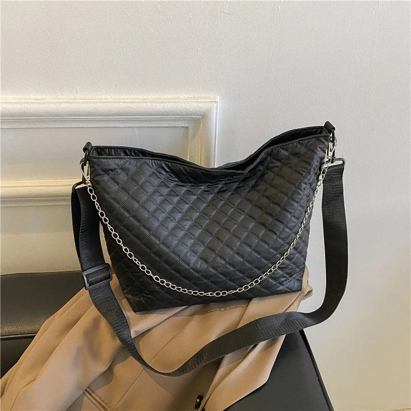 Tote Bags for Women Large Capacity Nylon Shoulder Bag Chains Handbag Fashion