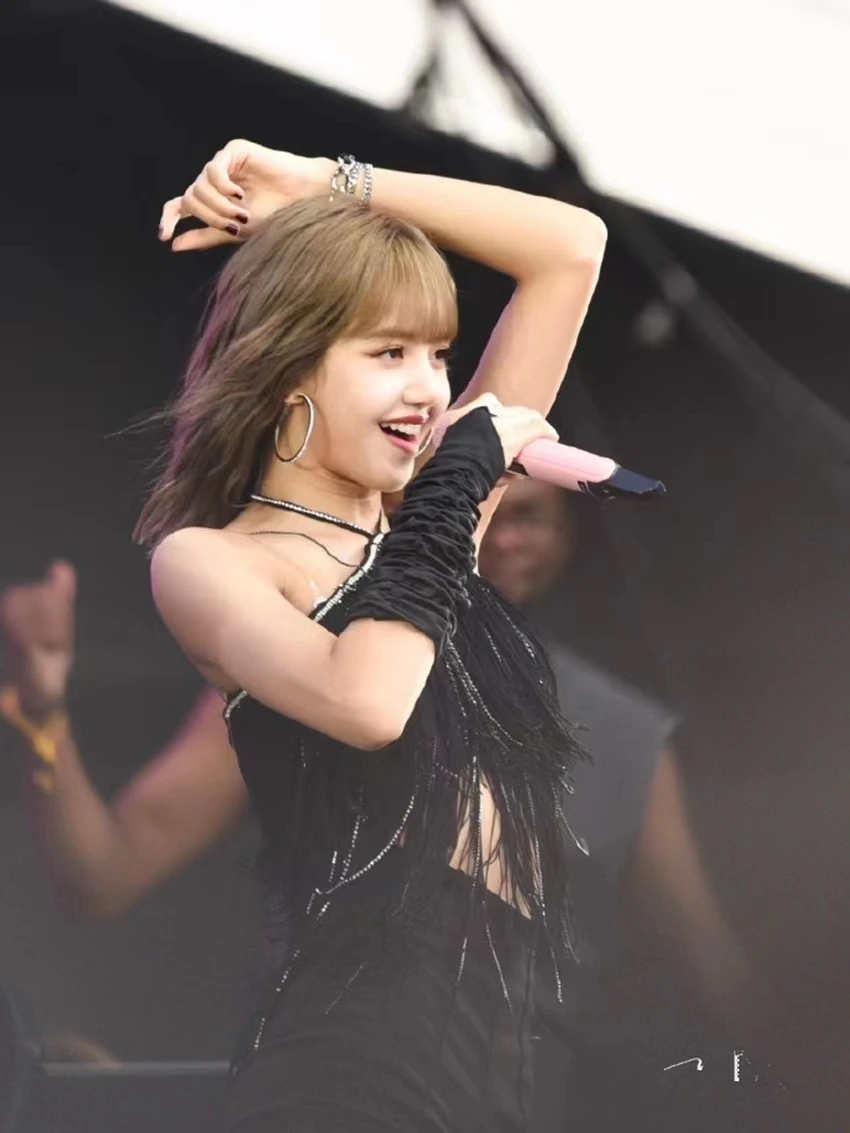 

Kpop Girl Group LISA Concert Music Festival Clothing Stage Performance Costume Slim Shorts and Tassel strap top Jazz Dance wear
