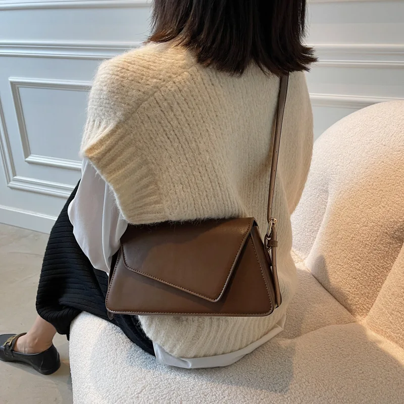 

Текстурная сумка для женщин, новинка 2023, модная Ретро сумка на одно плечо, осень и зима, простая сетчатая красная маленькая квадратная сумка через плечо