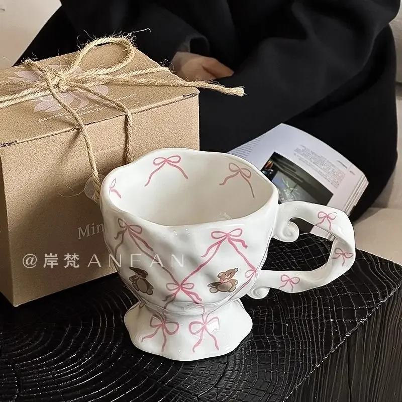 

Розовая керамическая кружка с бантом и мишкой